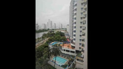 Apartamento Con Piscina A UNA Cuadra De La Playa