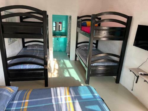 Hotel Tr Econ�mico Y C�modo Con Piscina