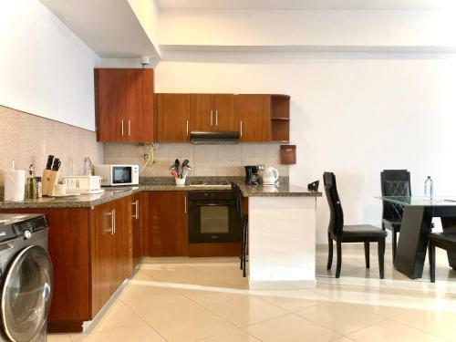 Charming 2br Apartment With Terrace In El Laguito