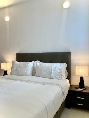 Charming 2br Apartment With Terrace In El Laguito