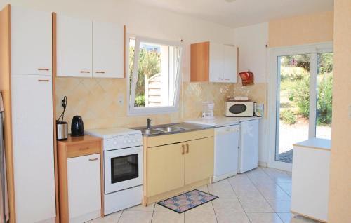 Holiday Home Pleubian 51