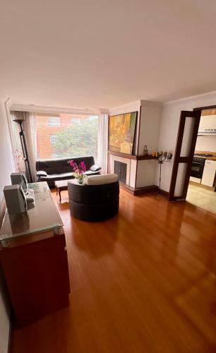 Apartamento Apto Amplio En Chico - Calle 100