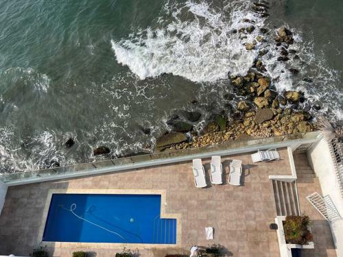 Apartamento Cozy Beachfront Apt Great Views & Pool