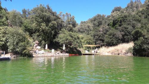 Caba�a De Adobe En Lago Rapel