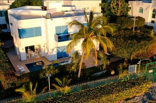 Espectacular Casa Frente Al Mar De Santa Marta
