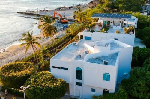 Espectacular Casa Frente Al Mar De Santa Marta