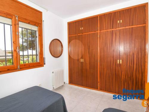 Casa El Vendrell, 3 Dormitorios, 8 Personas - Es-320-23