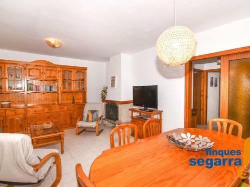 Casa El Vendrell, 3 Dormitorios, 8 Personas - Es-320-23