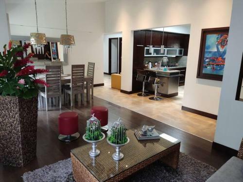 Apartamento Penthouse Poblado, Cerca Provenza Y Lleras Park.