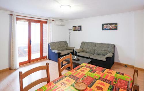 Gorgeous Apartment In Torrevieja With Kitchenette