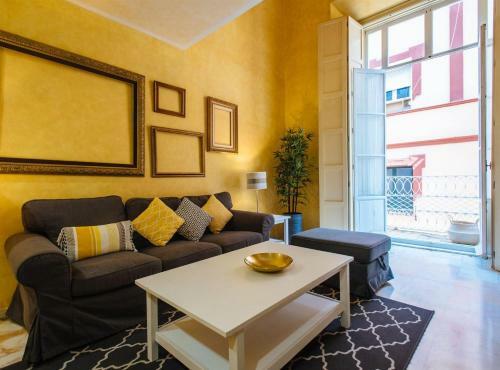 Magno Apartments Pajaritos - Private Parking Included