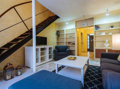 Magno Apartments Pajaritos - Private Parking Included
