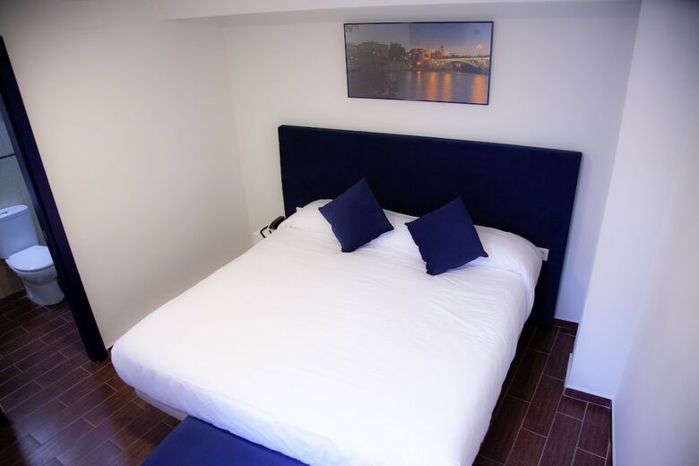Hotel Noches En Triana