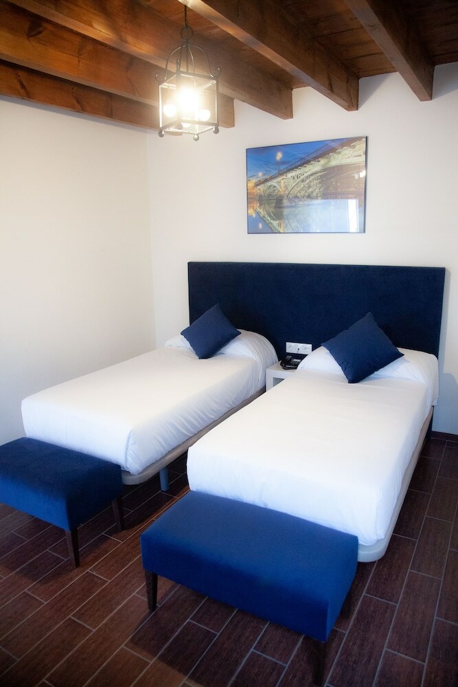 Hotel Noches En Triana