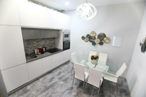 Rentalsevilla Apartamento De 3 Dormitorios En Triana
