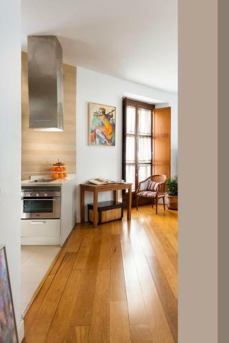 Cathedral Apartment, First Floor