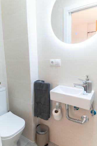 Downtown Apartment (3 Bedrooms, 2 Bathrooms, Wifi)