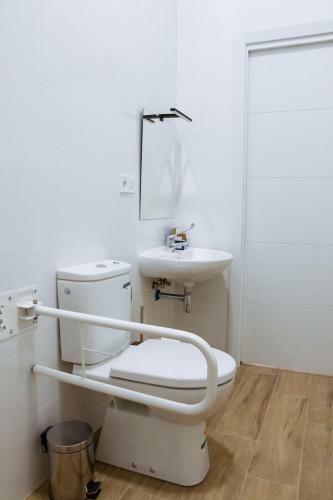 Triana Riverside Guesthouse