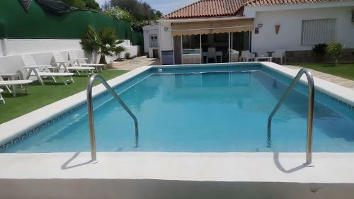 Chalet Con Jard�n, Piscina Privada Y Parking