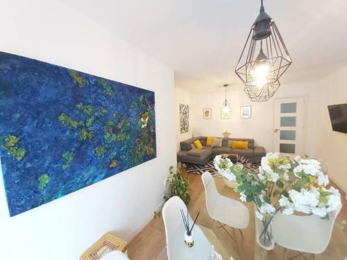 Luminoso Apartamento En El Centro, Con Mucho Arte