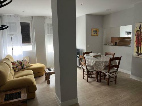 Apartamento Salgeta Reformado Amplio Y Acogedor Con Wifi