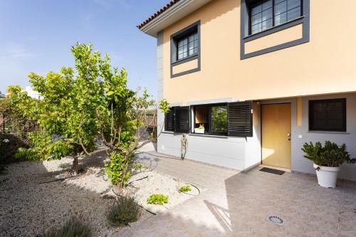 Pretty Family House With Swimming Pool