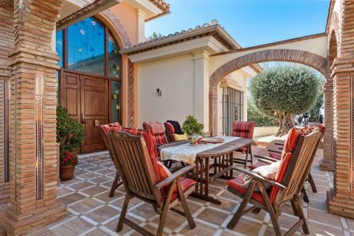 Villa Breathtaking Mansion With Pool - Ref 85