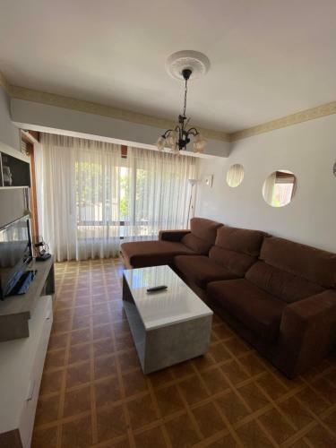 Apartamento Piso Grande Y Muy Luminoso