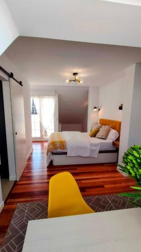 Rosa De Ciudad. Chalet C�ntrico Con Mucha Intimidad
