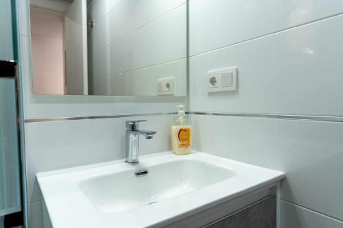 Apartamento Rentafive Nuevo AA Conductos Parking