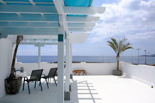 Rooftop Dreamhouse - 3br With Seaviews