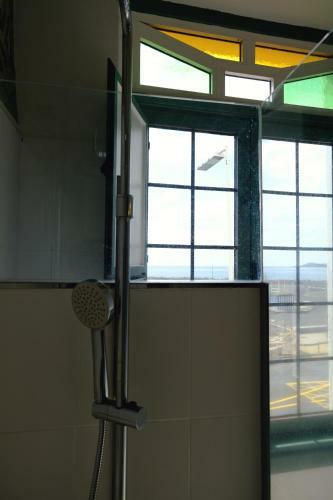 Rooftop Dreamhouse - 3br With Seaviews