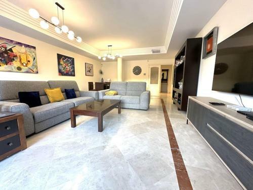 Spacious Apartment In San Roque Golf Club