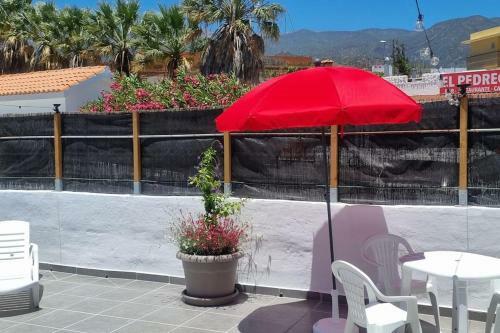 Amplio Apartamento Con Terraza Privada, Piscina Compartida En Arico