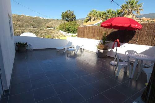 Amplio Apartamento Con Terraza Privada, Piscina Compartida En Arico