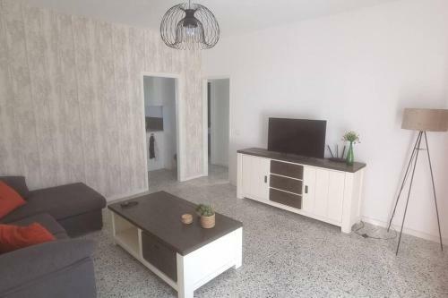 Amplio Apartamento Con Terraza Privada, Piscina Compartida En Arico