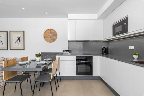 Apartamento Elegance Seaside Retreat