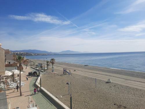 Apartamento Primera Linea De Playa A 10 Min Estepona