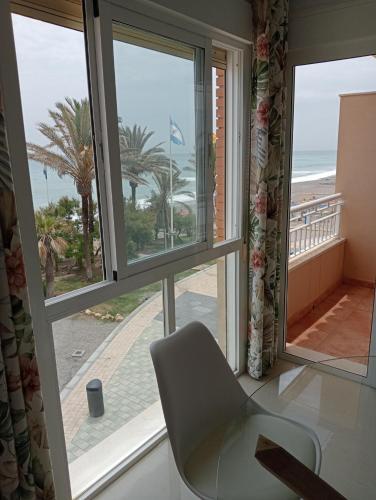 Apartamento Primera Linea De Playa A 10 Min Estepona
