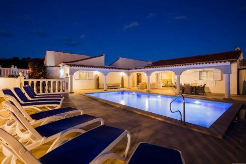 Villa Freesia With Heated Pool And Air Conditionin