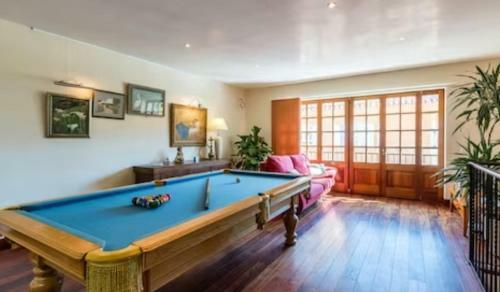 Casa Con Piscina Climatizada, Jacuzzi, Billar, Aire Acondicionado