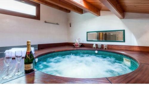 Casa Con Piscina Climatizada, Jacuzzi, Billar, Aire Acondicionado