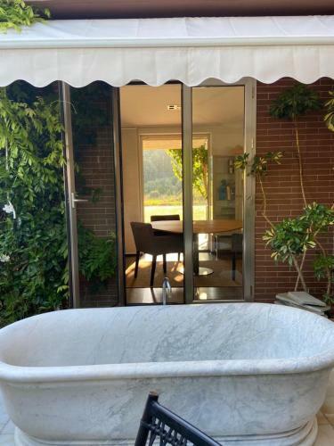 Paz Y Tranquilidad, A Un Paso De Sevilla