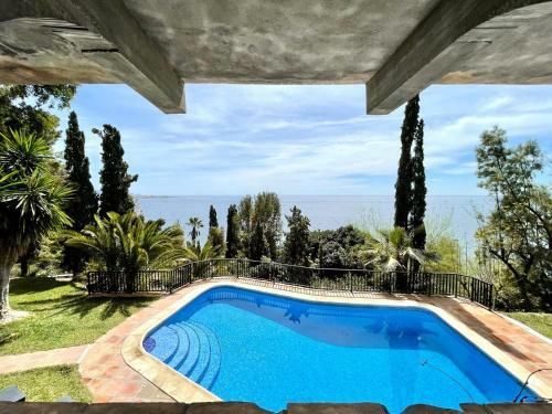 Majestic Villa In Salobre�a With Private Pool