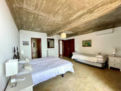 Majestic Villa In Salobre�a With Private Pool