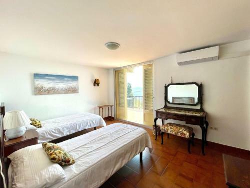 Majestic Villa In Salobre�a With Private Pool