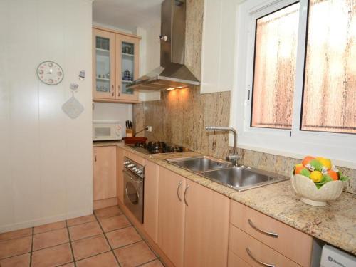 Apartamento Roda De Ber�, 3 Dormitorios, 8 Personas - Es-320-13