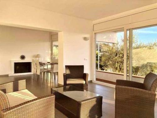 Amplio Apartamento Con Jard�n En Almadrava
