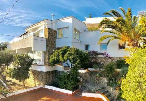 Amplio Apartamento Con Jard�n En Almadrava
