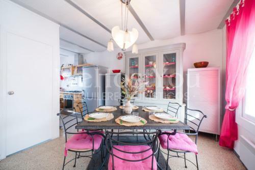 Wehostyou - Belle Maison Roses, Mas Bosc� 12